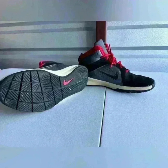 Size 6.5 Y - Nike Team Hustle D6 Red Silver - Picture 4 of 6